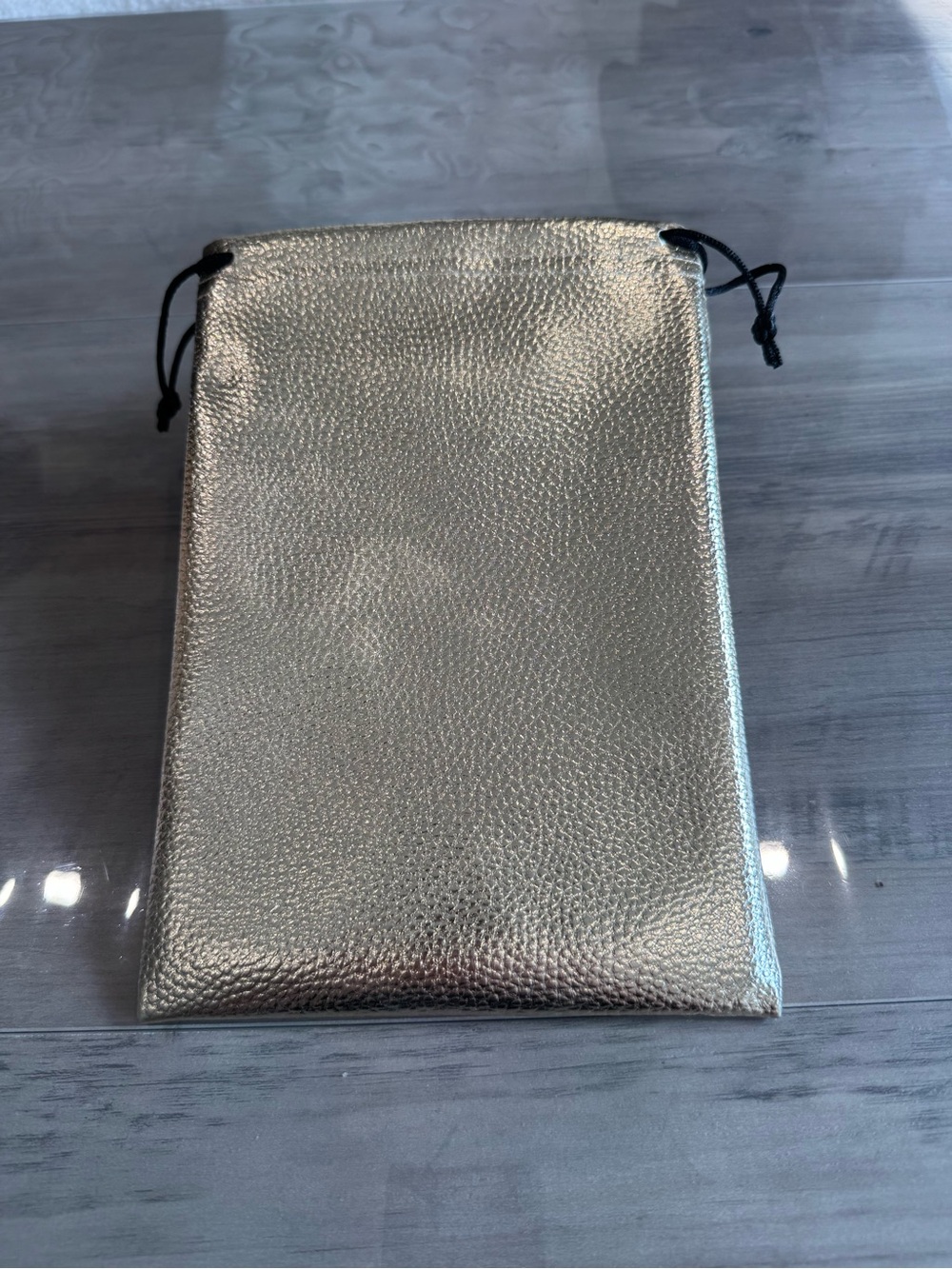 MAC Cosmetics Metallic Silver Drawstring Makeup Pouch - Picture 2 of 3
